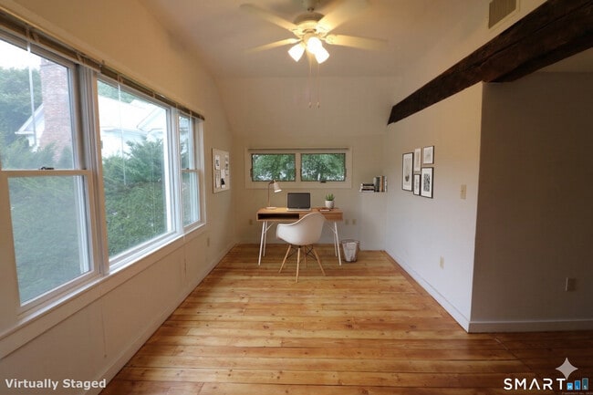 Building Photo - 2 Oak St