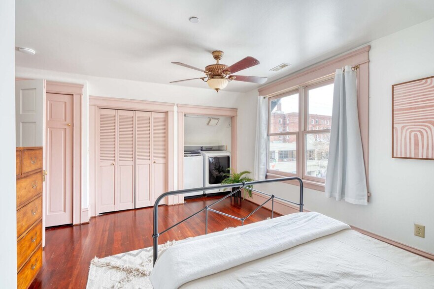 Building Photo - 2104 NW Everett St