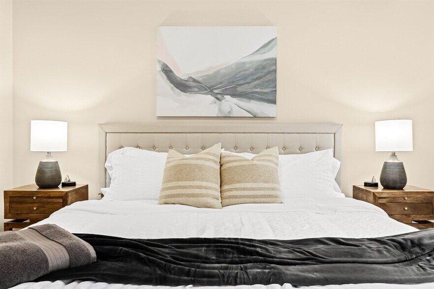 Building Photo - 18365 Sharon Ln