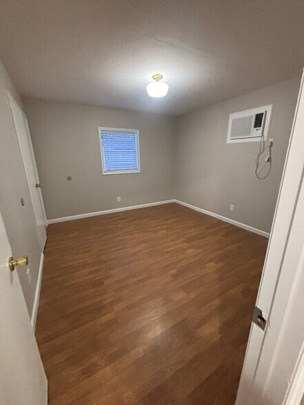 Building Photo - Room in Duplex on Middle St