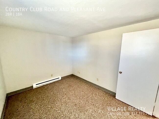 Building Photo - 605 Country Club Rd