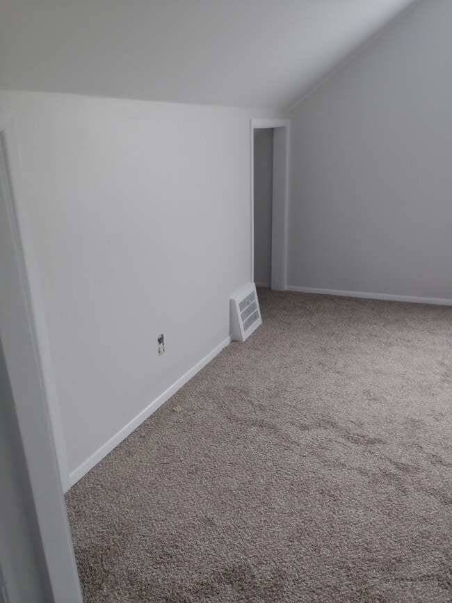 Building Photo - 523 Lincoln Ave