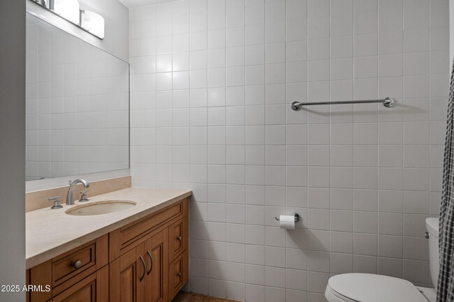 Building Photo - 7137 E Rancho Vista Dr