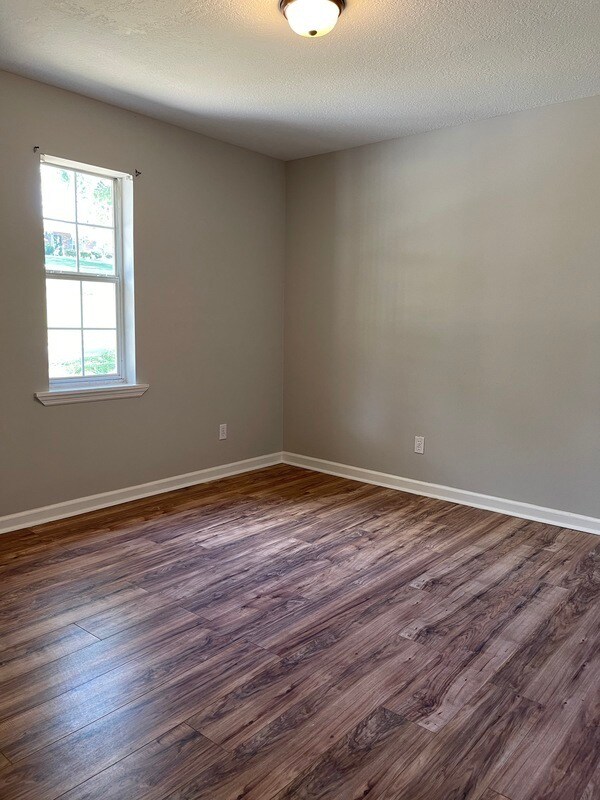 Building Photo - 104 Highland Dr