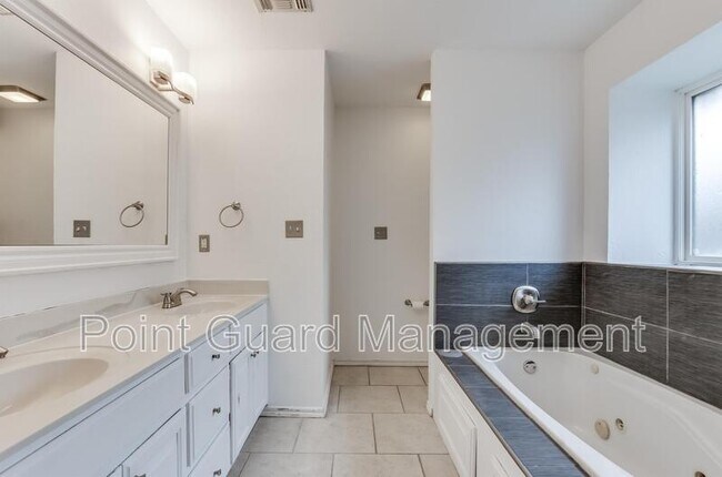 Building Photo - 10517 Queensbury Dr