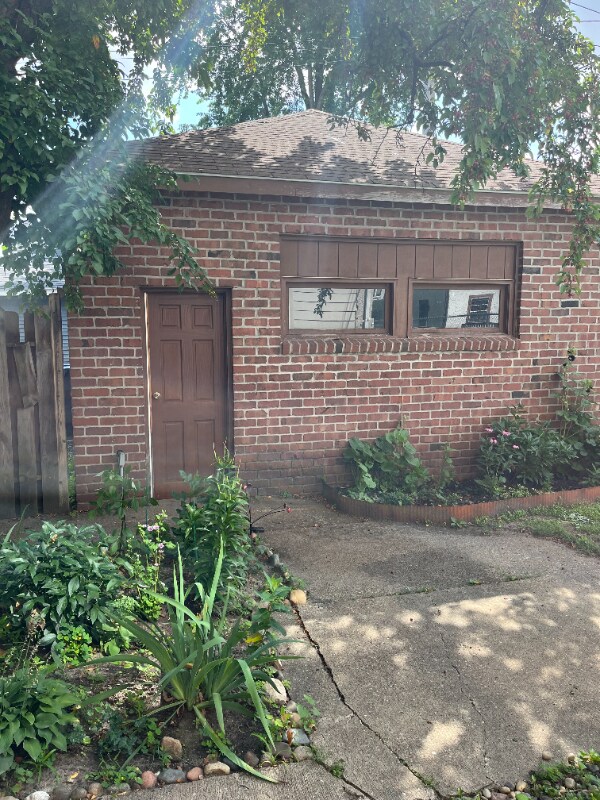 Building Photo - 1224 N Newton Ave