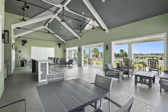 Building Photo - 3 Bedroom Resort Style Living in Gated Community