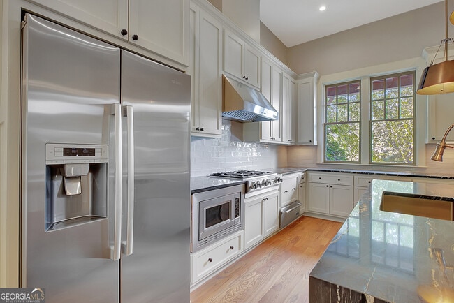 Building Photo - 10659 Serenbe Ln