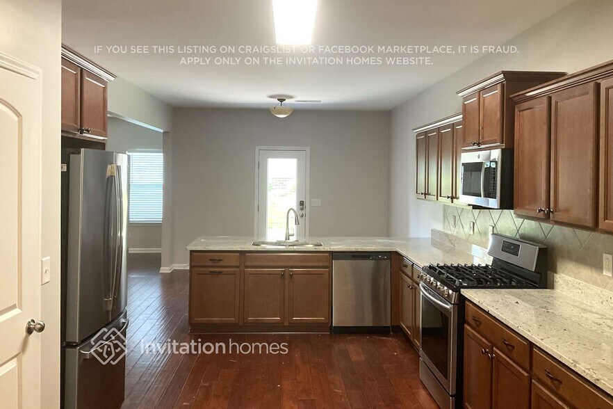 Building Photo - 8112 Dumphries Dr