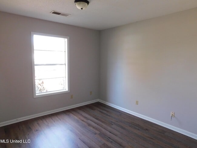 Building Photo - 1827 Custer Dr