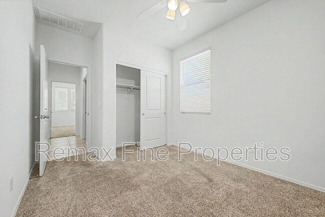 Building Photo - 15543 W Desert Hollow Dr