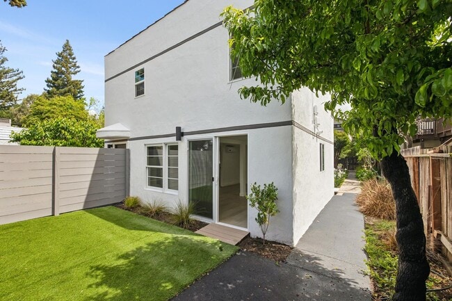 Building Photo - Newly Renovated Historic 1-Bedroom in Downtown North (Palo Alto)