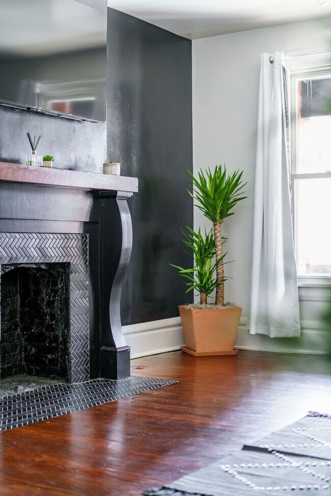 Building Photo - 33 Lundy St