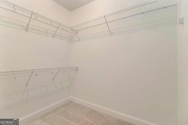 Building Photo - 180 Greenview Dr