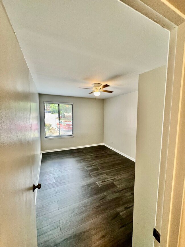 Building Photo - Lake Murray Living--- 2bd/2ba condo