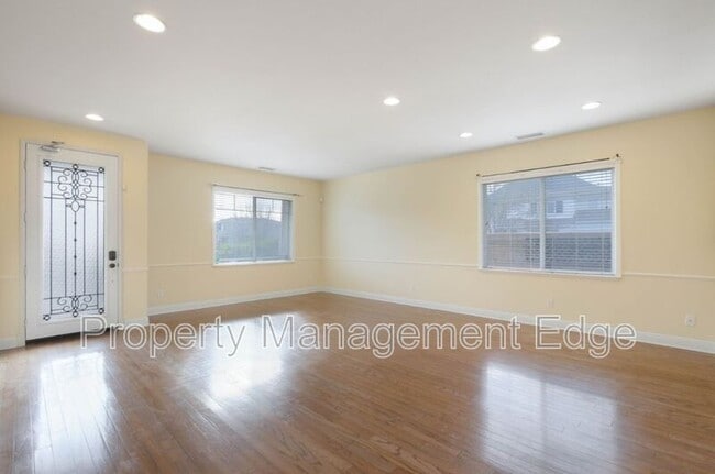 Building Photo - Birch Ct 38265