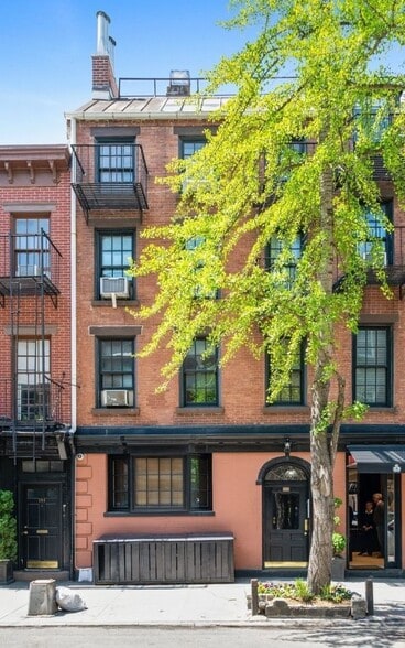 Building Photo - 396 Bleecker St