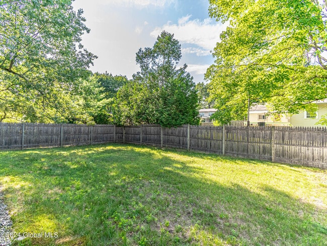 Building Photo - 297 W Circular St