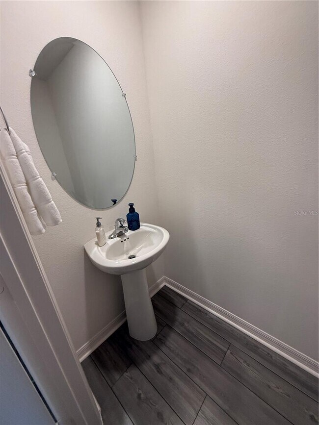 Building Photo - 1643 Wynford Cir