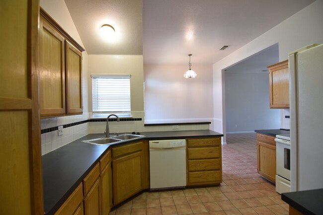 Building Photo - 4402 Water Oak Dr