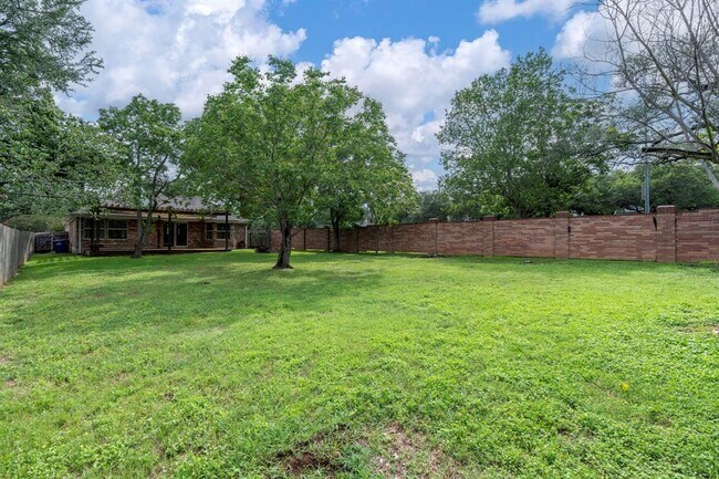 Building Photo - 7172 Ridge Oak Rd