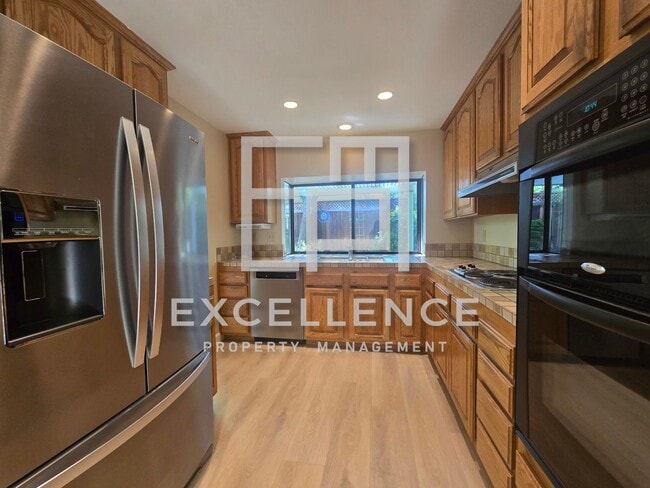 Building Photo - Beautiful 3/2 House - Dogs Negotiable, All New LVT Flooring, Covered Patio and Yard