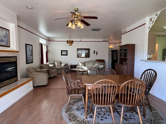 Building Photo - Fully Furnished 3Bed, 2Bath, 2Car Garage in Grand Junction City!!!!