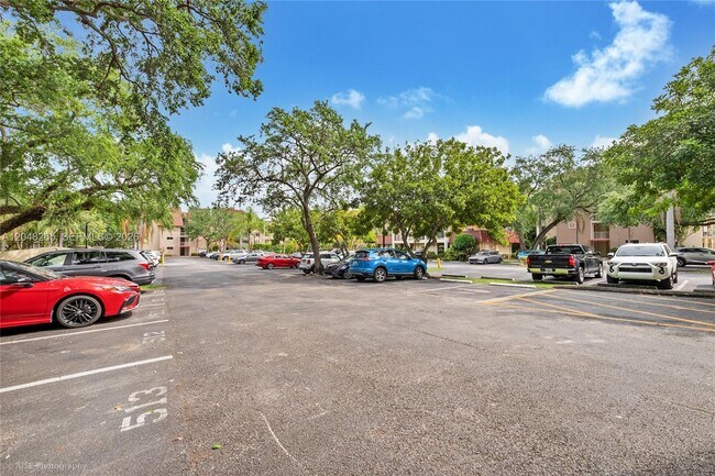 Building Photo - 9301 SW 92nd Ave