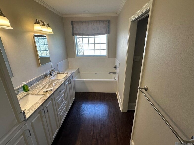 Building Photo - 9620 Island Rd