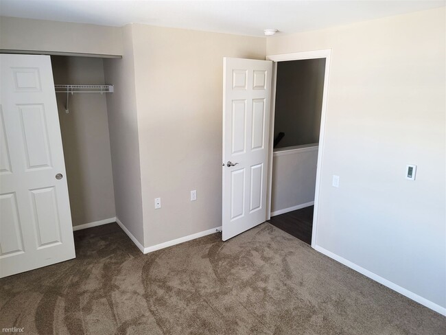 Building Photo - 3 br, 1.5 bath Townhome - Taylor Crossing