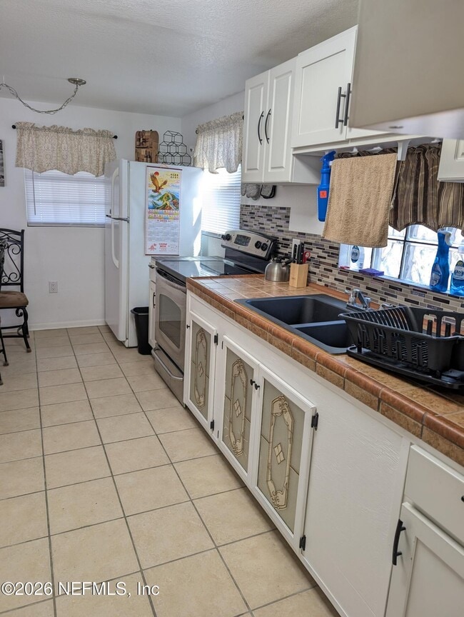 Building Photo - 231 5th Way