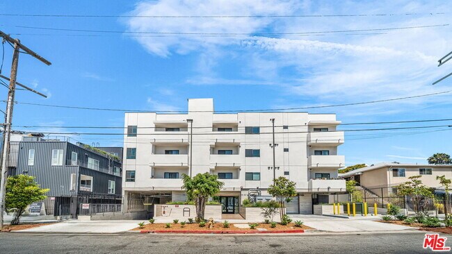 Building Photo - 627 N Dillon St