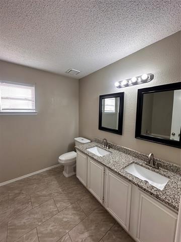 Building Photo - 10265 Maria Dr