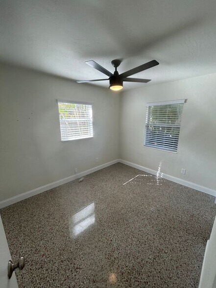 Building Photo - 735 42nd Ave NE