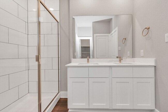 Building Photo - The Maple – Spacious Design, Exceptional L...