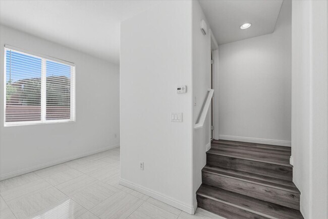 Building Photo - 752 Looking Bear Ct