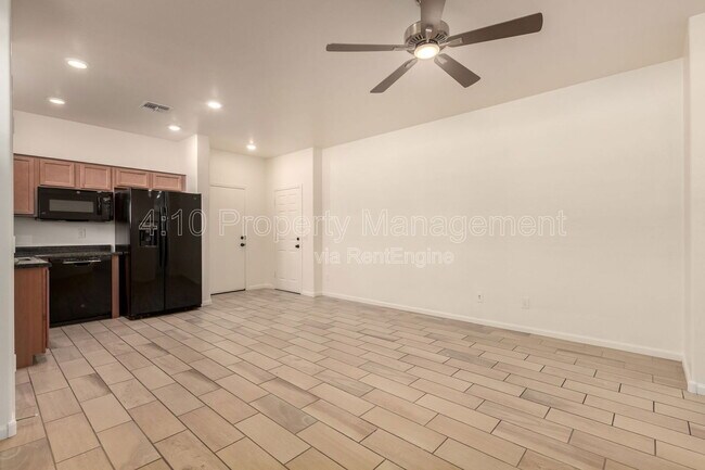 Building Photo - 5216 S 16th Pl