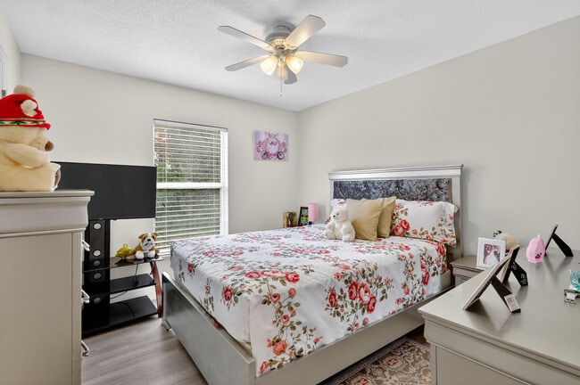 Building Photo - 1676 SW Mackey Ave