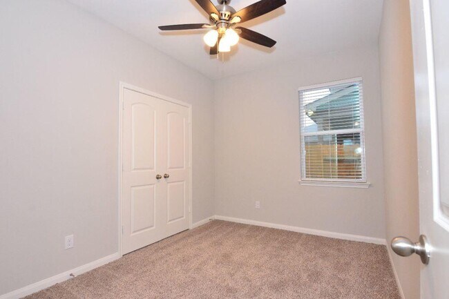 Building Photo - 146 Star Spangled Dr