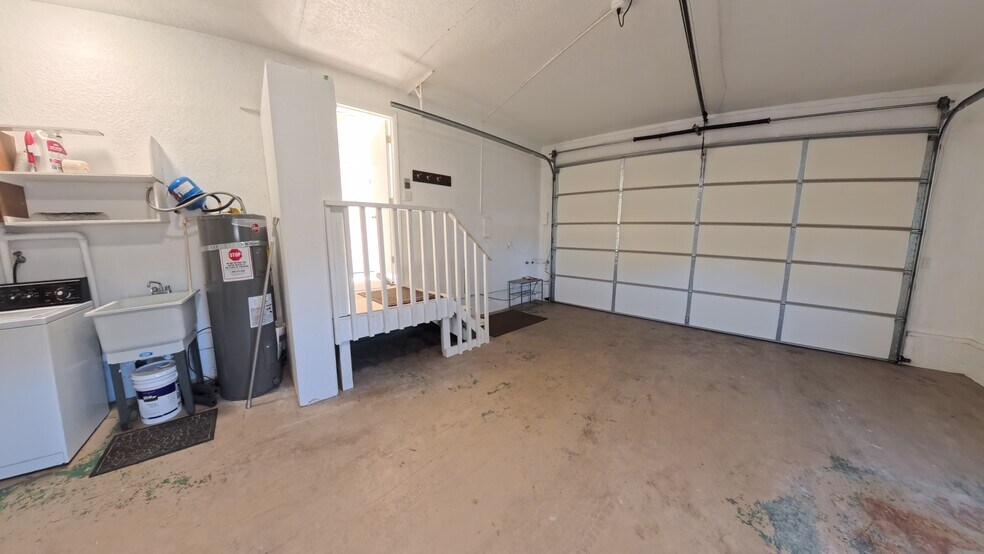 Garage - 1602 12th St