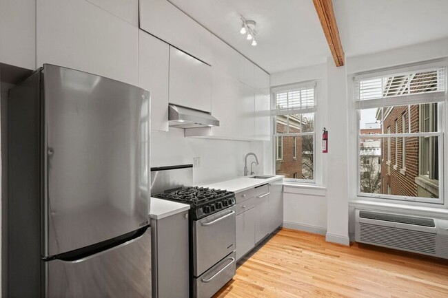 Building Photo - Amazing One-Bedroom Adams Morgan Unit! - W...