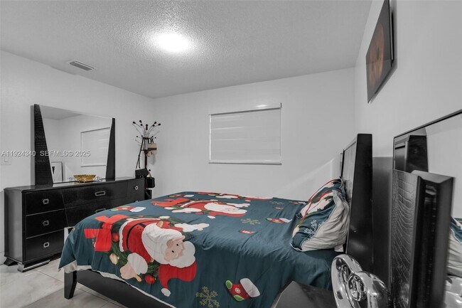 Building Photo - 2140 W 53rd St