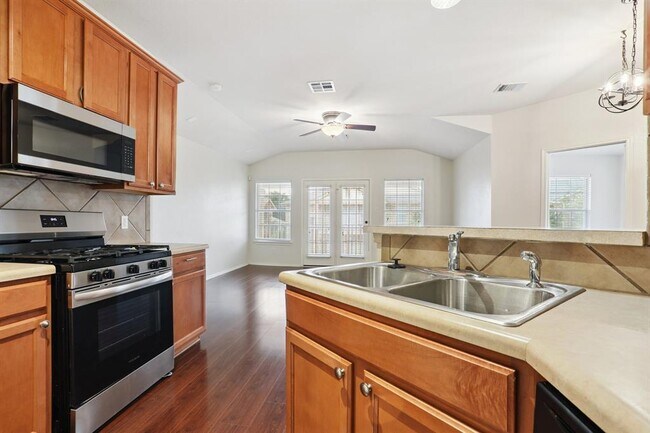 Building Photo - 16100 S Great Oaks Dr