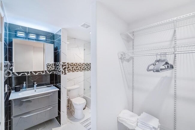 Building Photo - 1409 E M. Franklin Ave