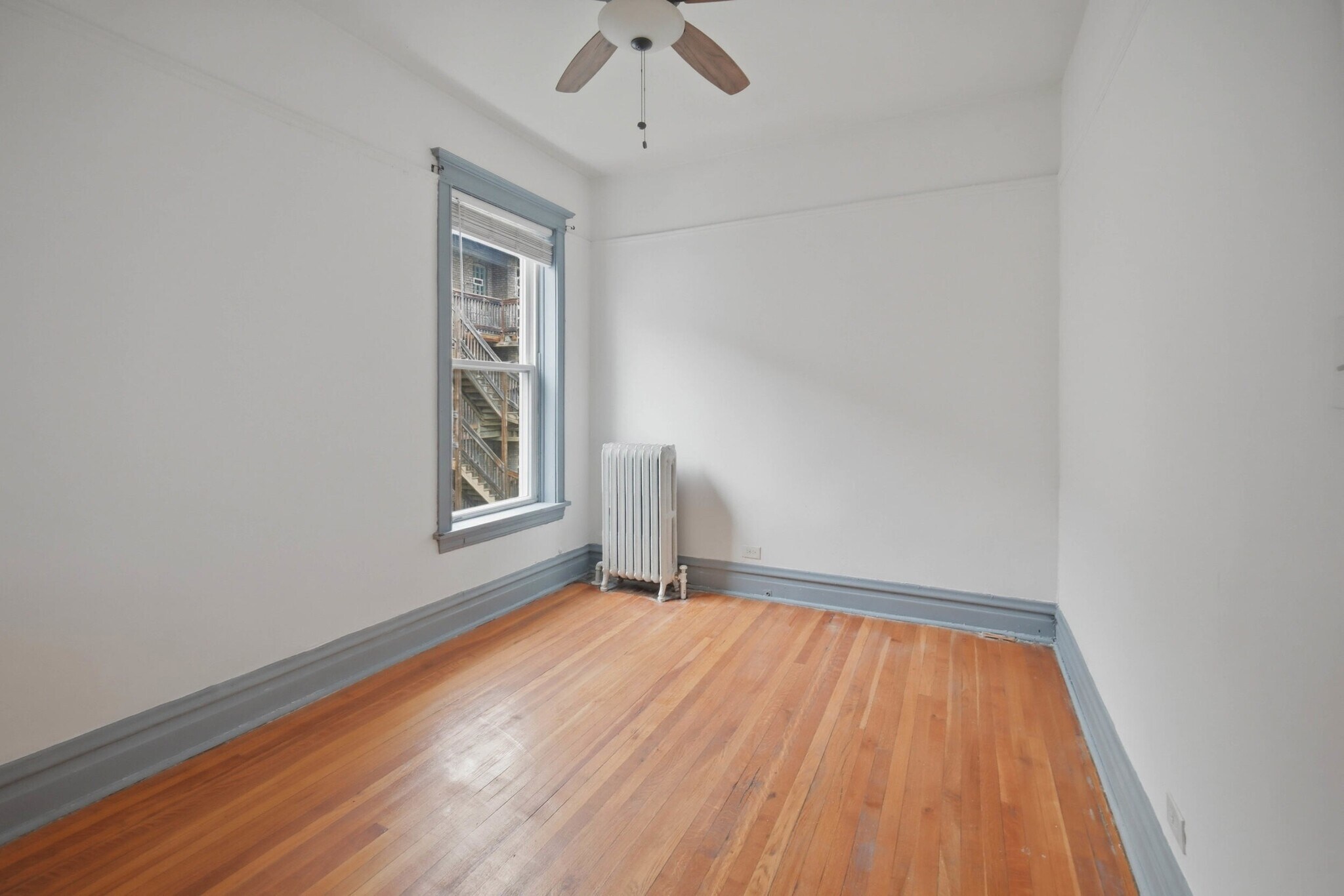 Building Photo - 1448 E 69th Pl