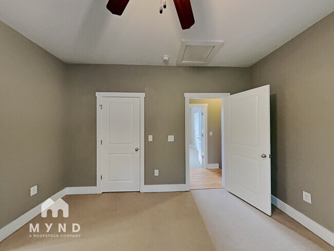 Building Photo - 181 Herring St