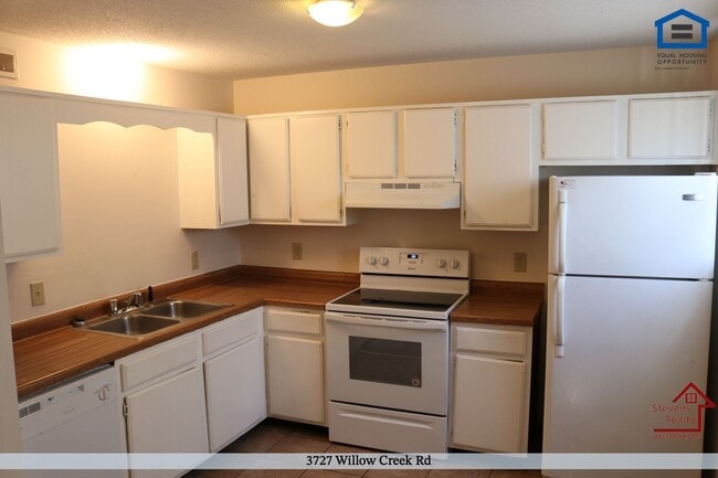 Building Photo - 3725 Willow Creek Rd