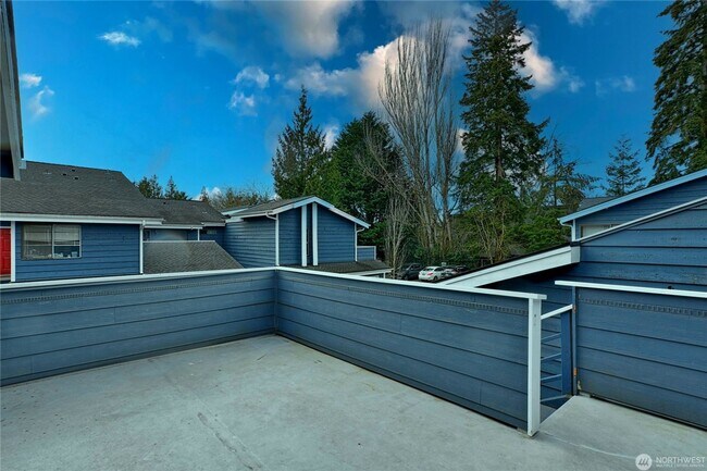 Building Photo - Spacious 2-Bed, 2-Bath Condo in Prime Ever...