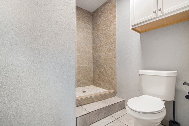Building Photo - 9414 Rosehaven Dr