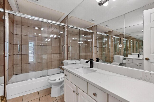 Building Photo - 3105 San Jacinto St